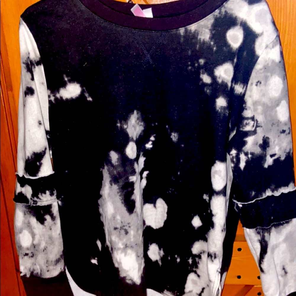 Crewneck black and white tie dye long sleeve